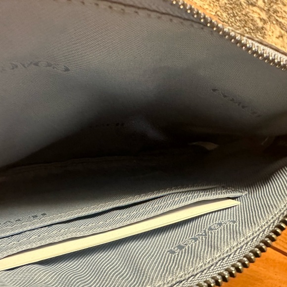 Coach Bluebell Small Wristlet NWT Chic and Stylish - Picture 9 of 11